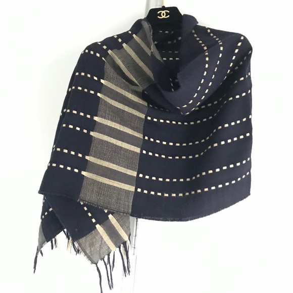 Barney’s New York Wool Shawl/Scarf - Picture 2 of 7